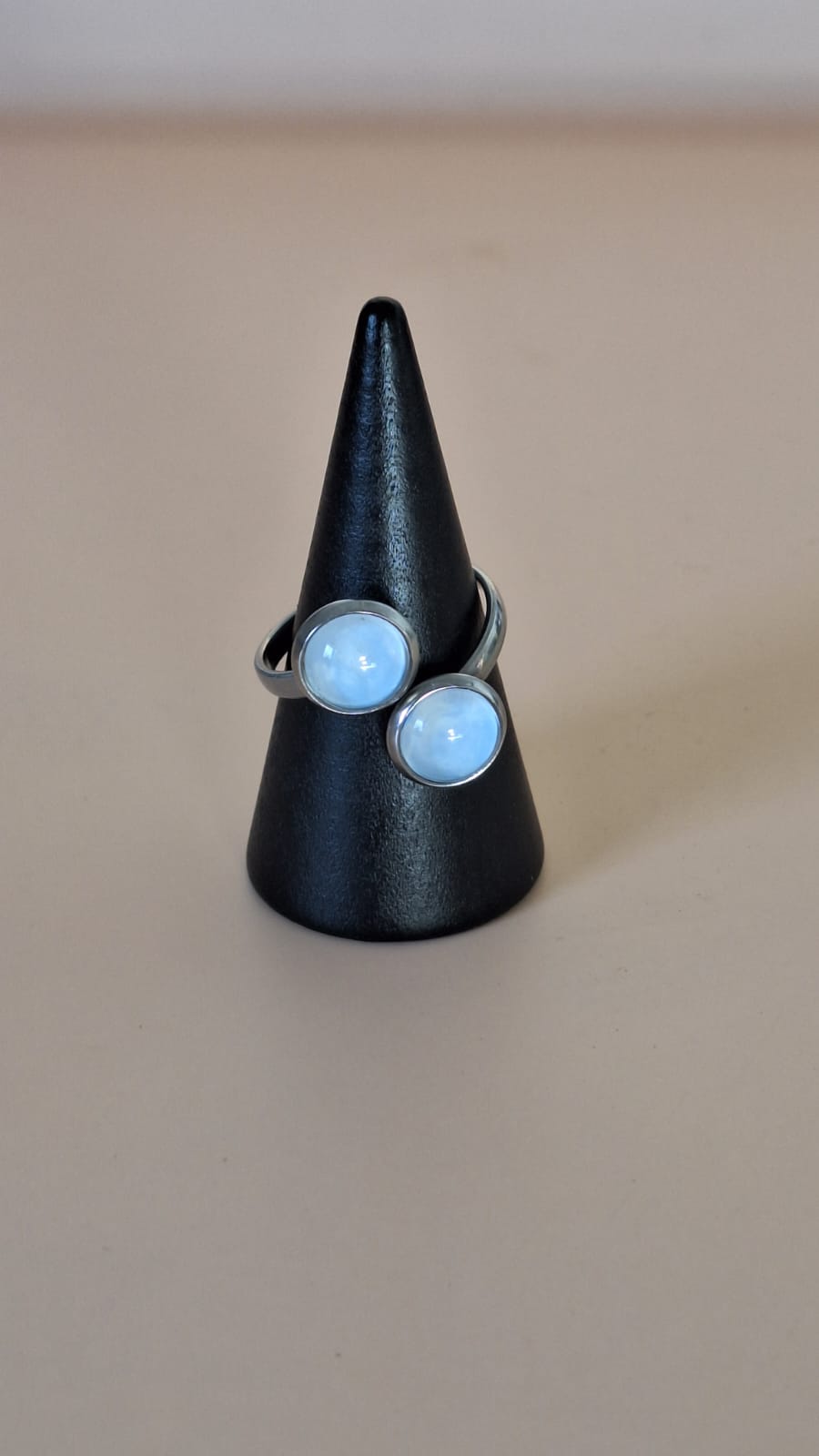 Ring mit 2 Cabochons hellblau-weiß Ring mit 2 Cabochons hellblau-weiß